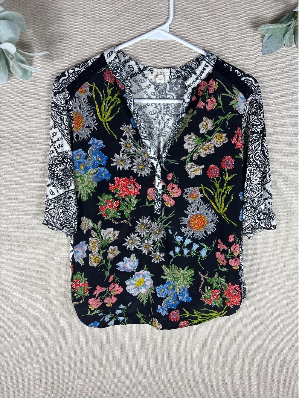 Tiny > Floral and Paisley V Neck Blouse Small Petite